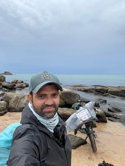 Ravi cycled to Kanyakumari to spread awareness about a clean environment.