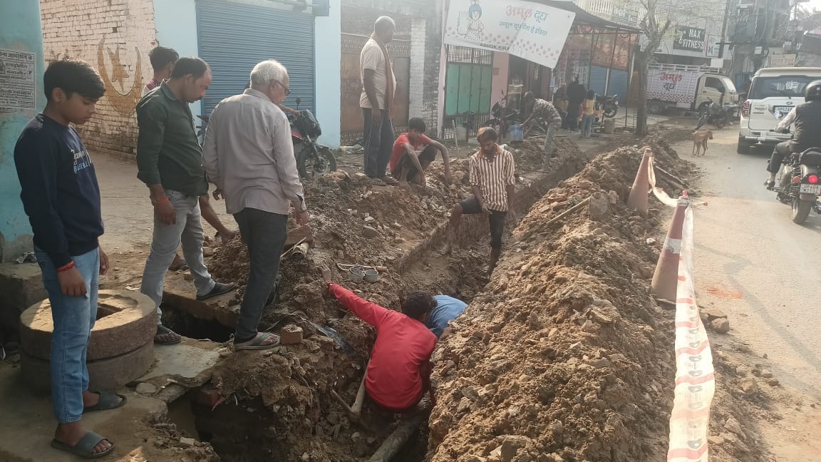 Water crisis continues in Bhujaoli Colony, people worried