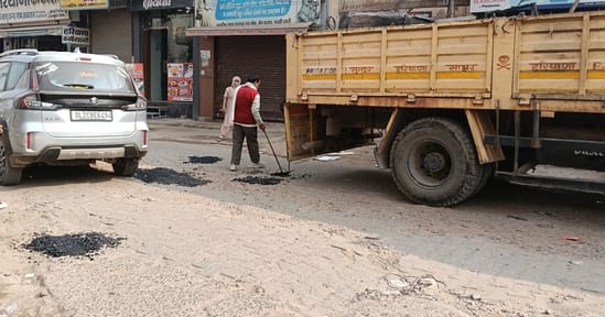Department started patchwork to fill potholes on main roads, drivers will get relief