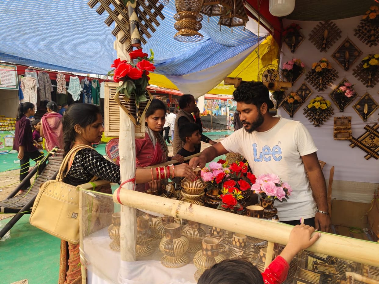Assam's handicrafts are attracting Ballia, bamboo chair being sold in 2000