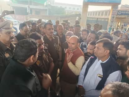 Confrontation situation, ruckus at Mangal Bazar