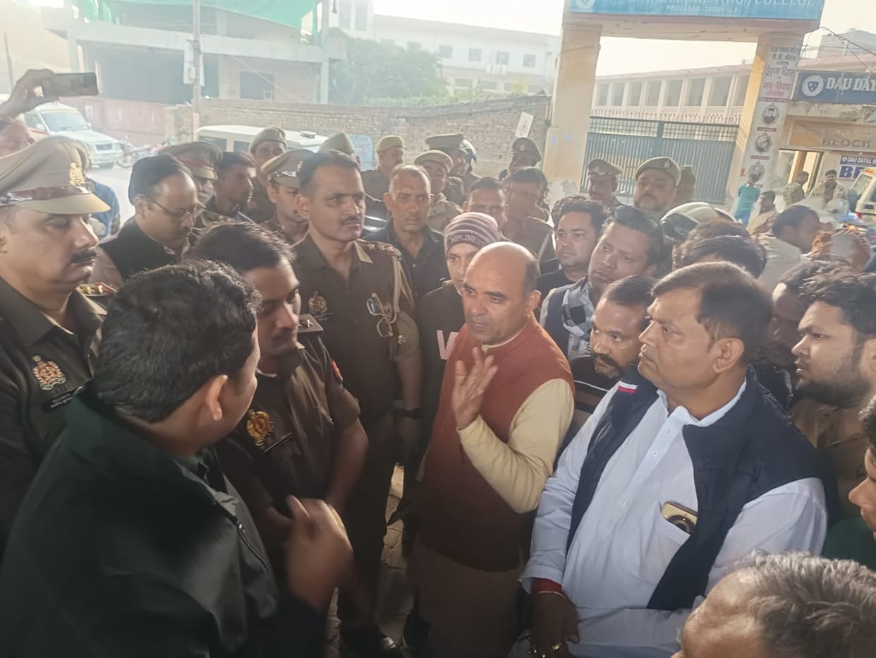 Confrontation situation, ruckus at Mangal Bazar