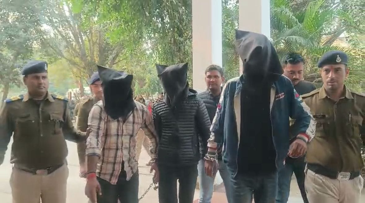 Four accused of firing in broad daylight in Sarafa Bazaar arrested