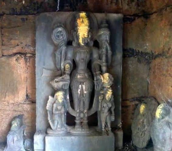 बनकोट स्थित कोटली विष्णु मंदिर में स्थापित मूर्ति। संवाद
