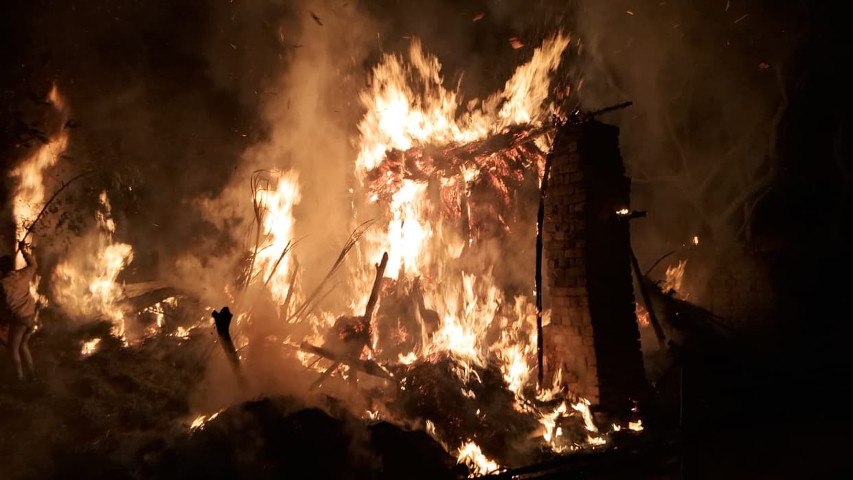 Fire breaks out in hut, two injured
