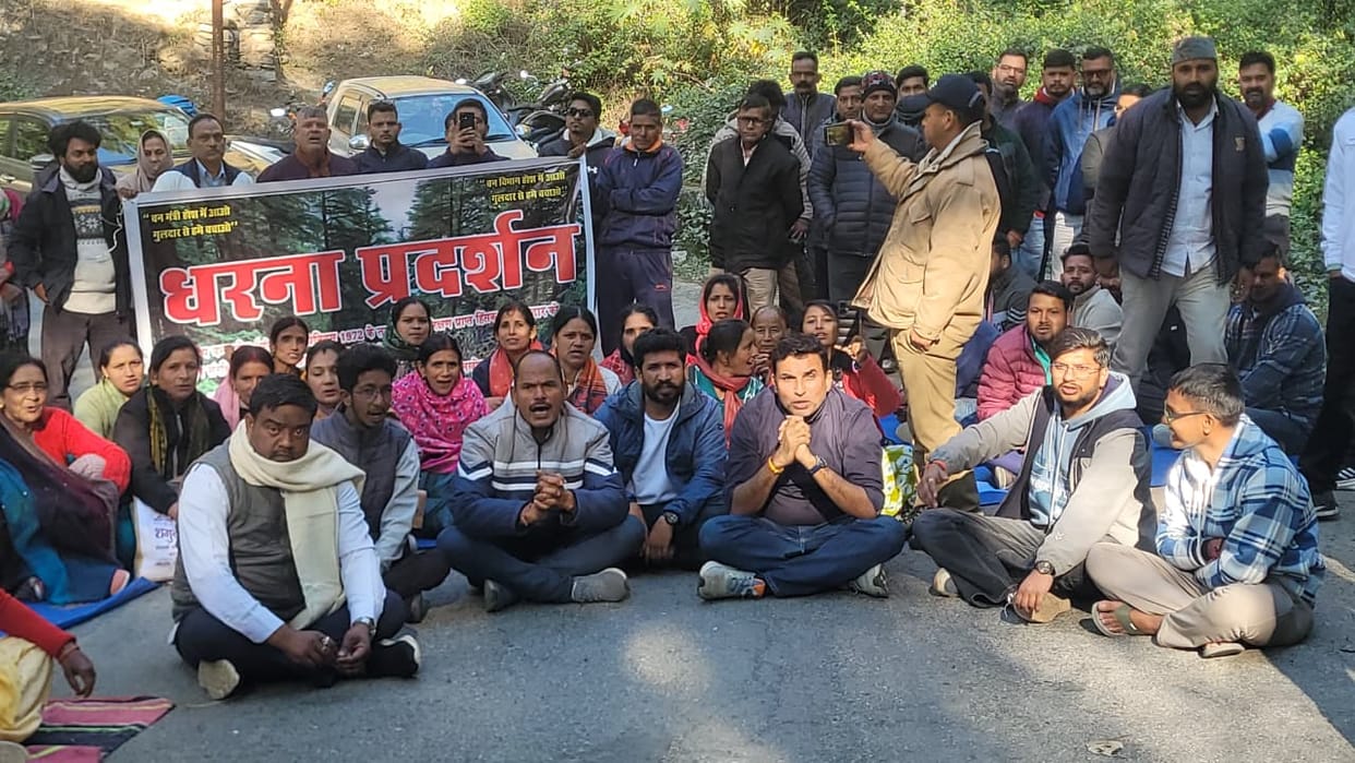 Villagers blocked the highway in Dobhal Dhandri