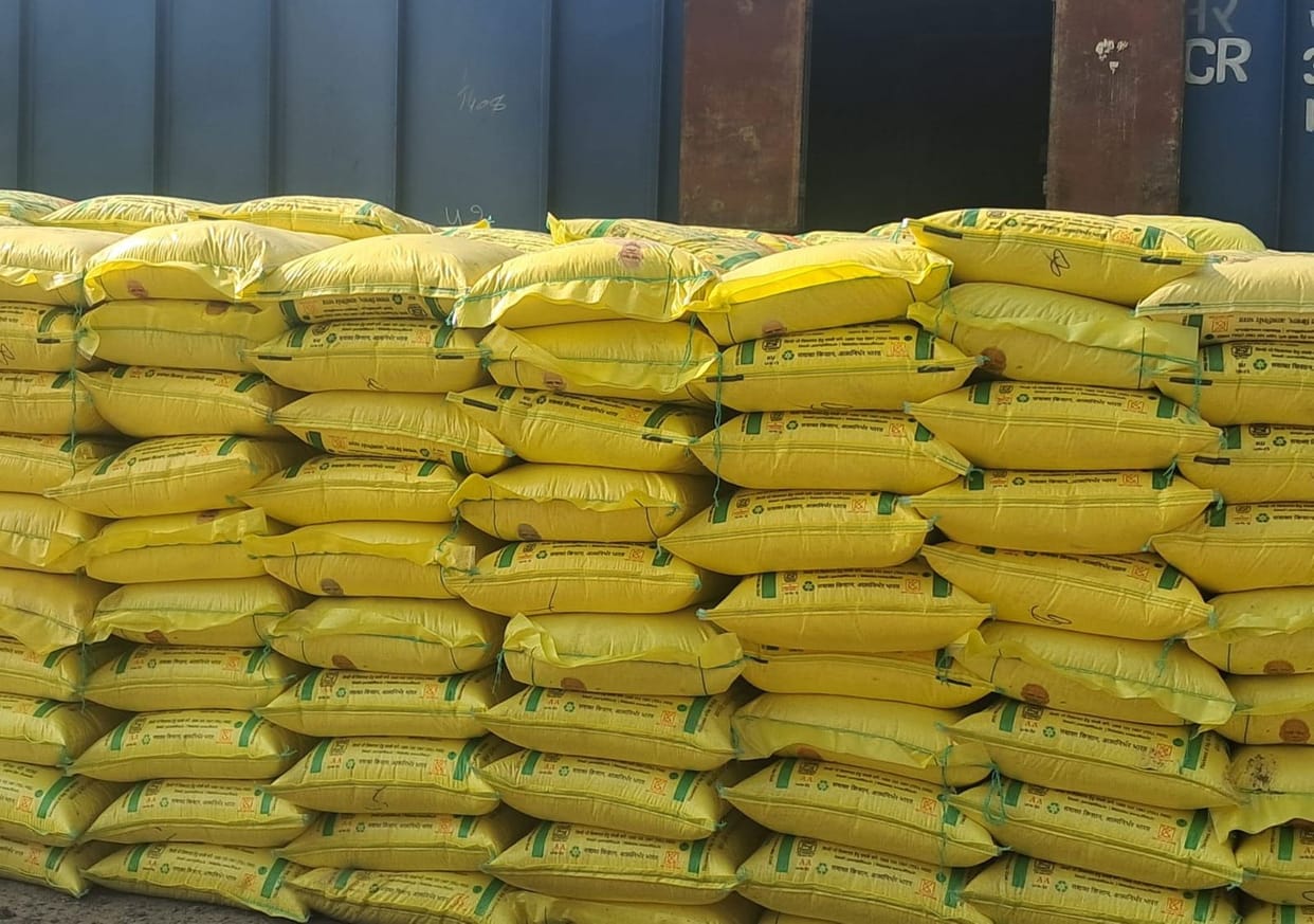 Agra Cracks Down: Licenses of 3 Fertilizer Shops Suspended for Overpricing Urea