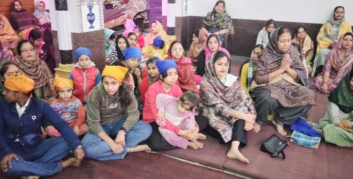 Ragi groups performed kirtan of Guru Vani