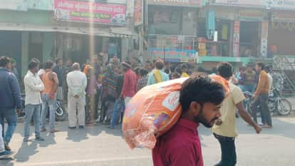 Muzaffarpur Bihar news: traceless young dead body found in river people block road police investigate