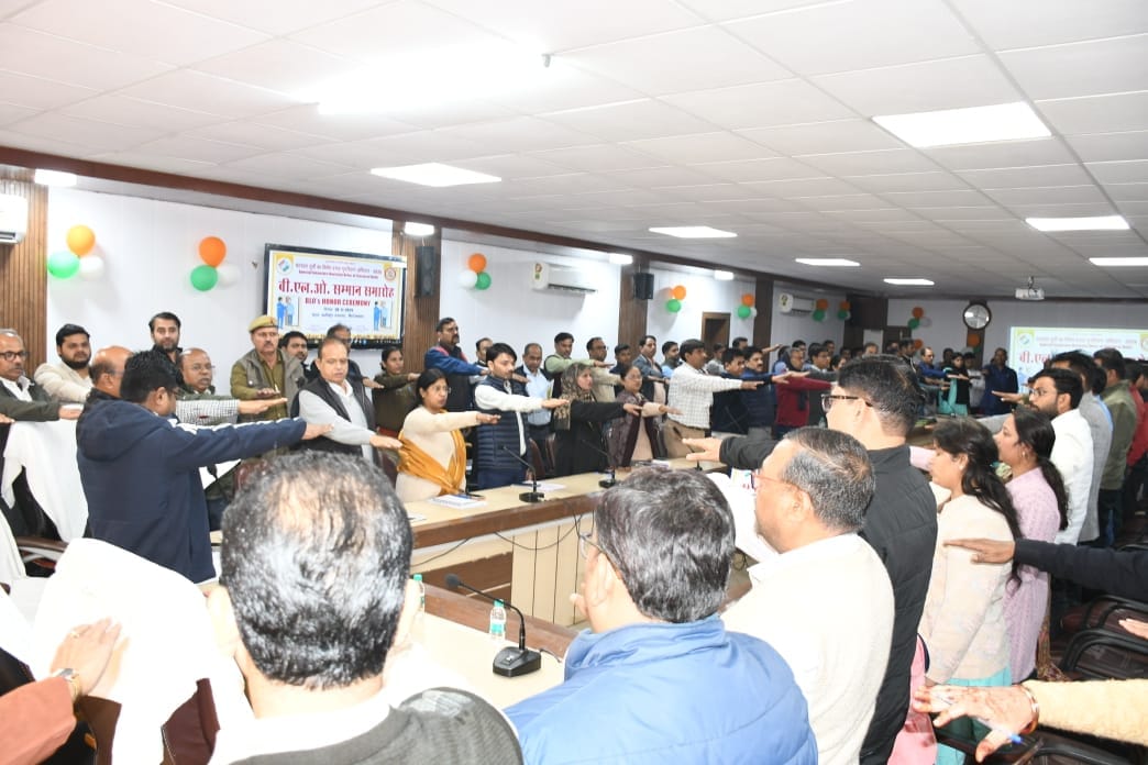 Policemen celebrated Constitution Day, SSP administered oath