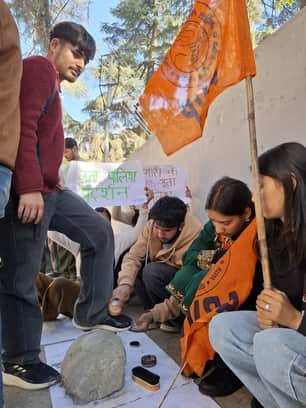 ABVP protested against rising unemployment by polishing shoes.