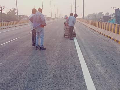 Thermoplastic marking work begins on the overbridge