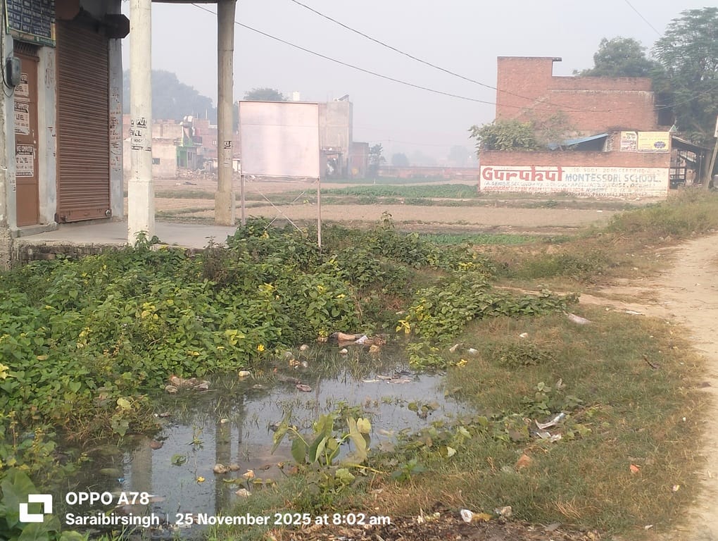 Thousands of liters of water are being wasted due to damaged pipeline in Shivgarh market