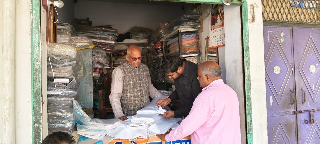 With the onset of winter, the Khadi market has become hot.