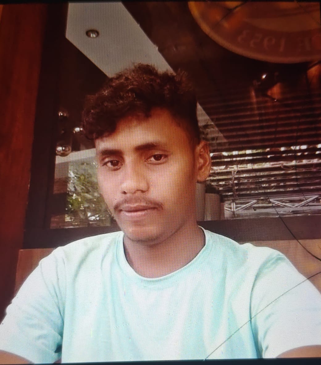 Ajit became a gangster by carrying out small incidents.