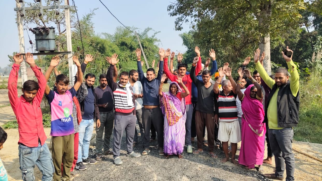 Villagers stopped the repair of the pitch road, alleging substandard construction.