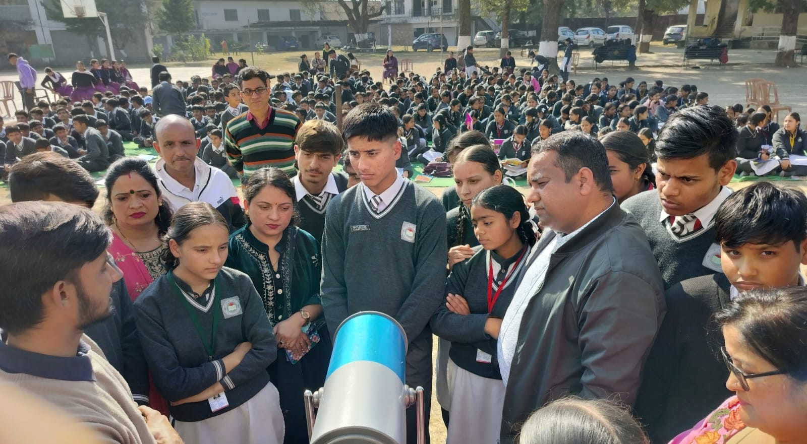 रैत स्कूल में आयोजित विज्ञान प्रदर्शनी में भाग लेते छात्र।स्रोत: संस्थान