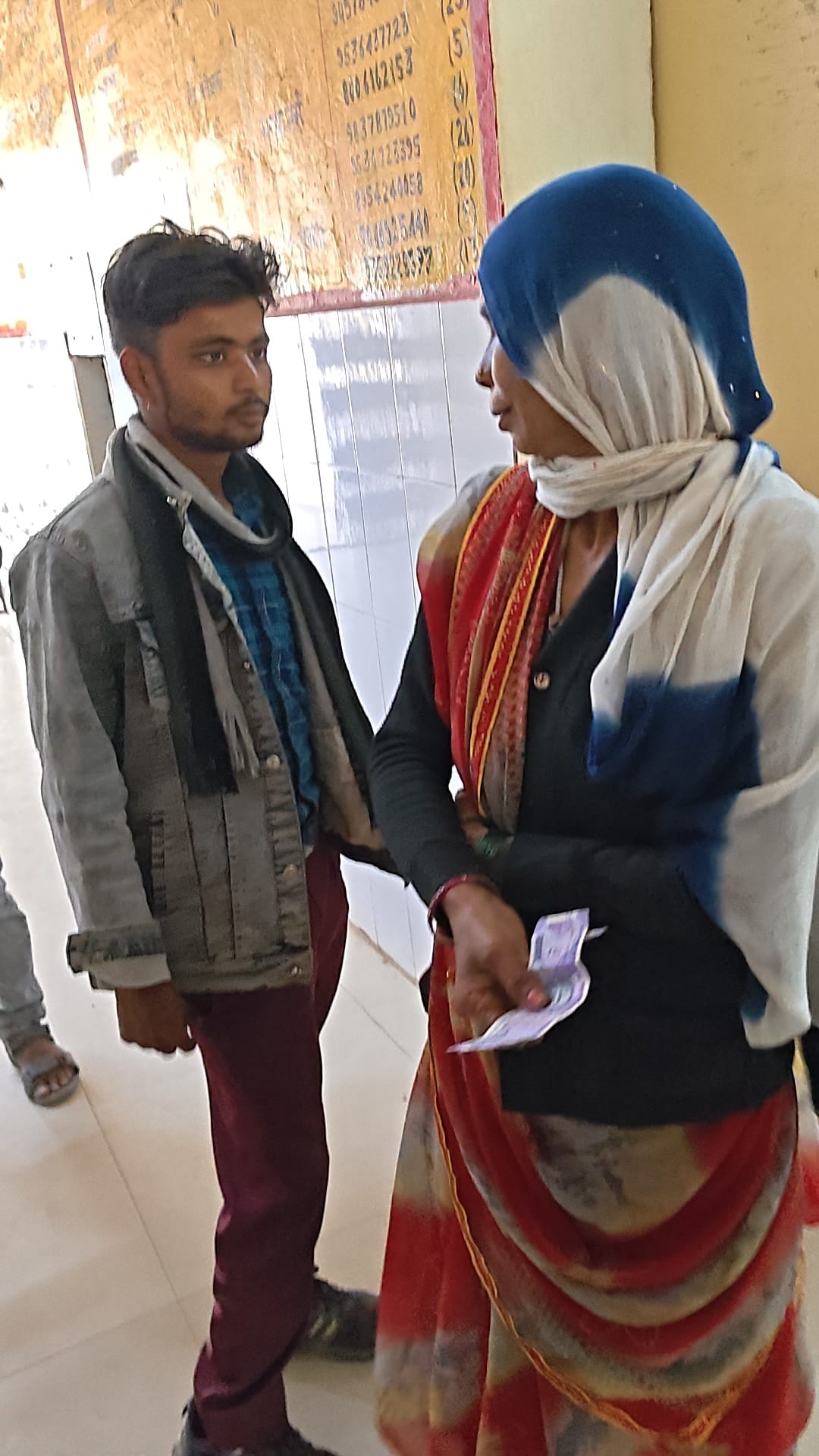 agra news fatehabad suicide attampt