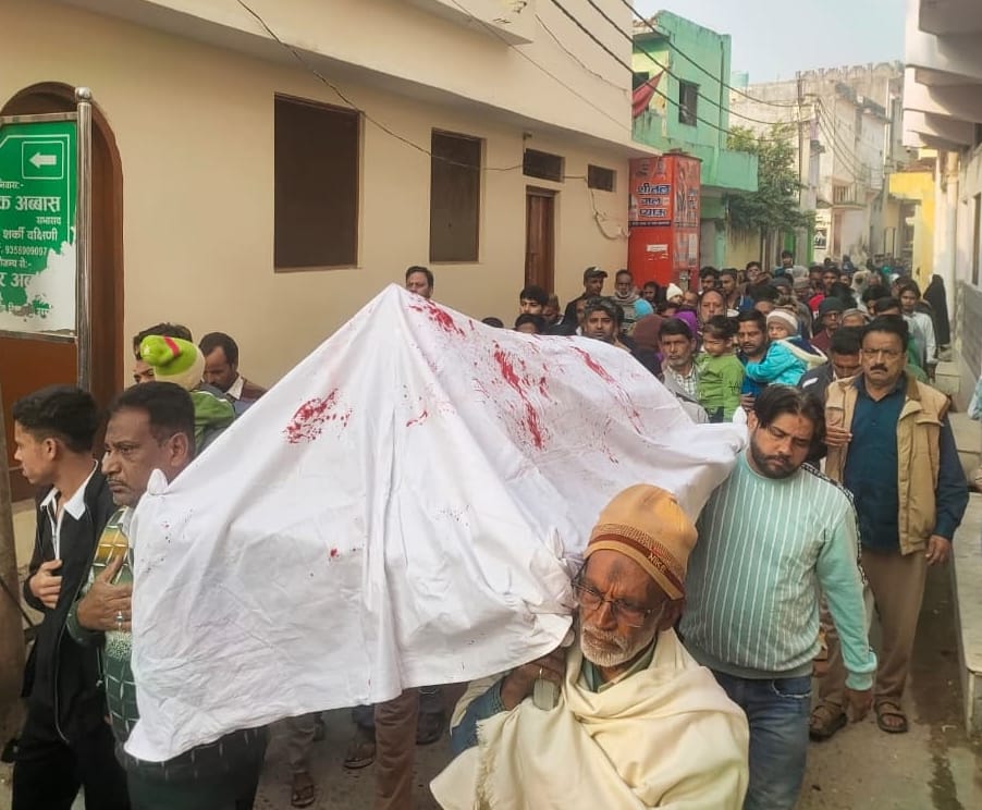 After the majlis, the procession of Shabih-e-Taboot started.
