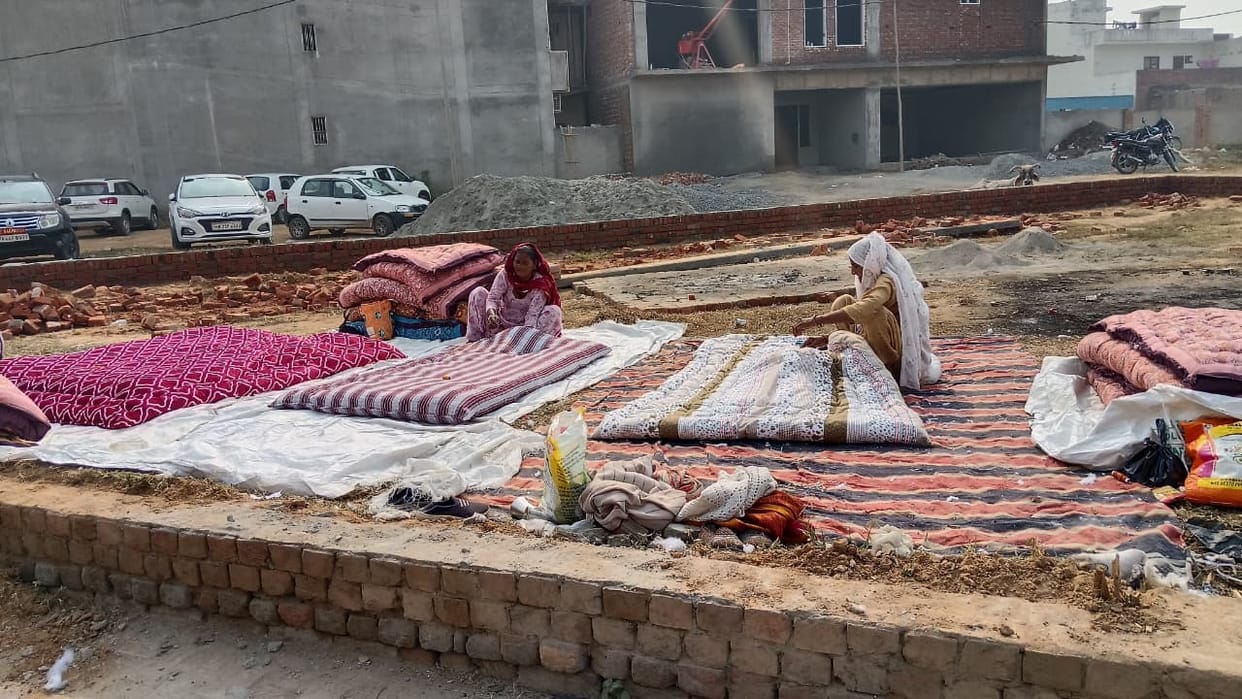 The arrival of winter has increased the demand for cotton quilts, artisans have found work.