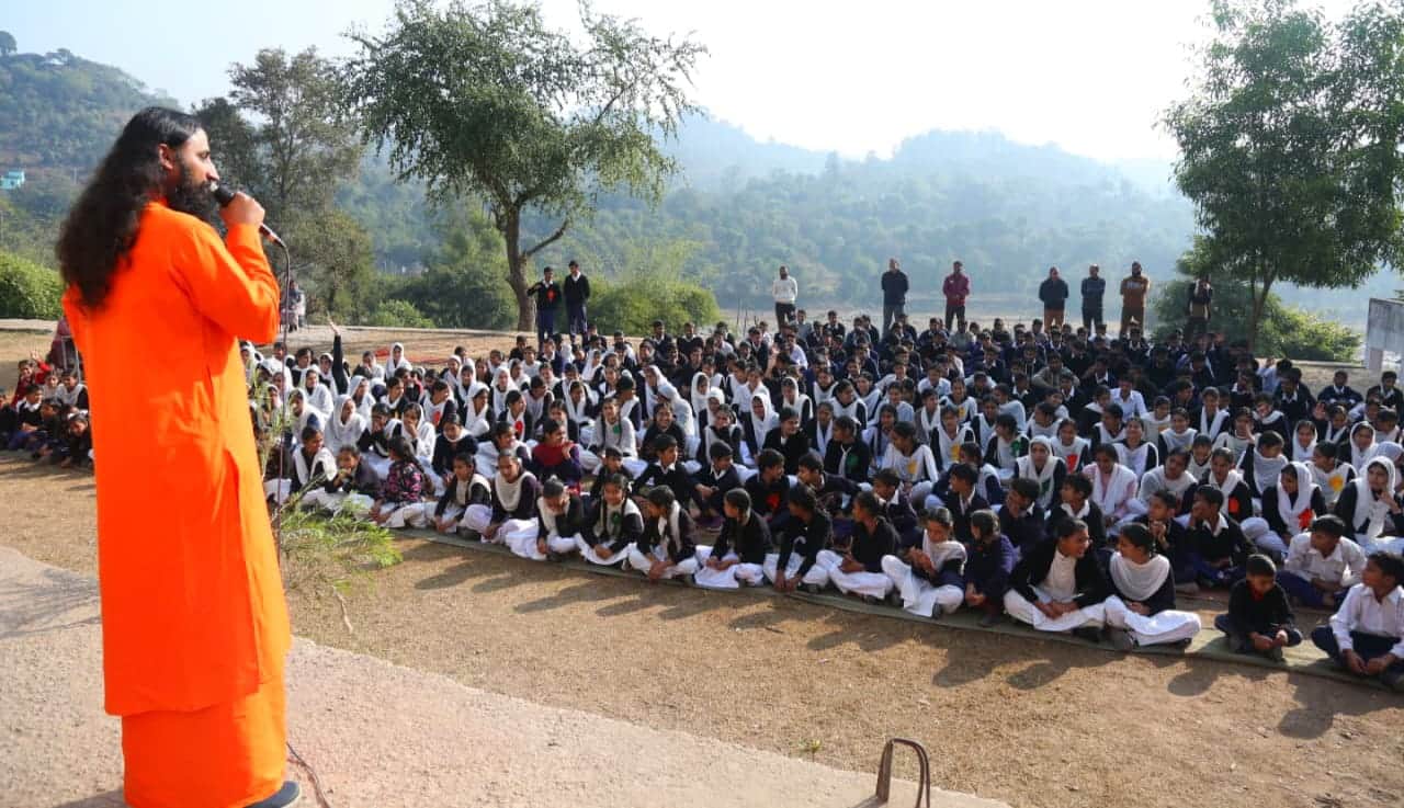श्रोत संवाद फोटो :- दिव्या ज्योति जागृती संस्थान द्वारा सरकारी हायर सेकेंडरी स्कूल सोलकी मे मन
