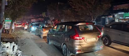 Gajraula-Chandapur road jammed, vehicles stranded