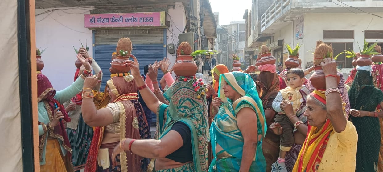 Women took out Kalash Yatra in village Bahu