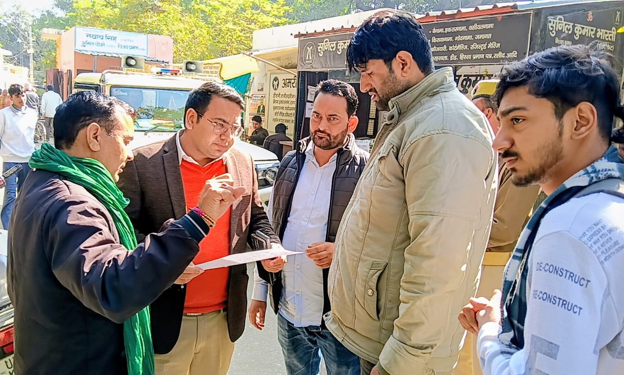 Demand to stop entry of overloaded sugarcane trucks into the city
