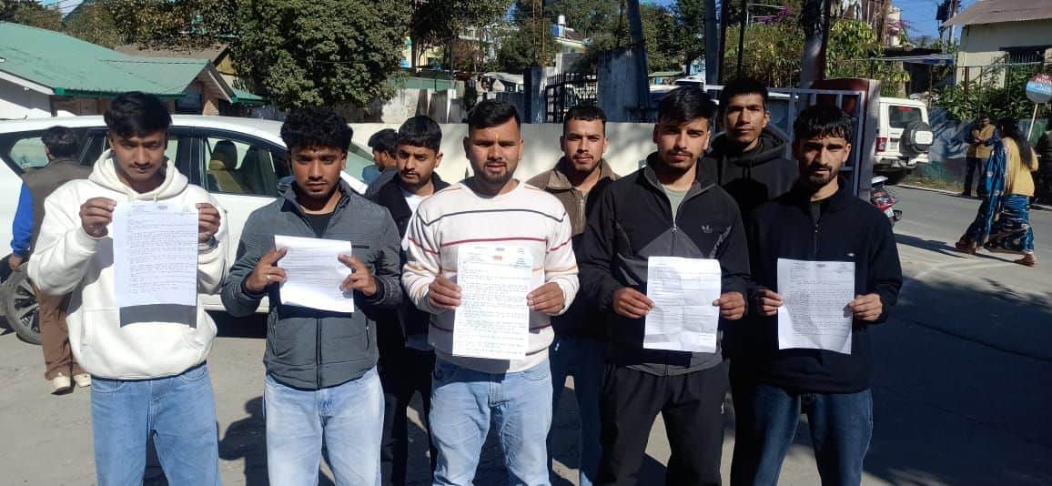 भालू की दहशत से निजात दिलाने की मांग पर कलक्ट्रेट पहुंचे जयकोट और पांगला के ग्रामीण। संवाद