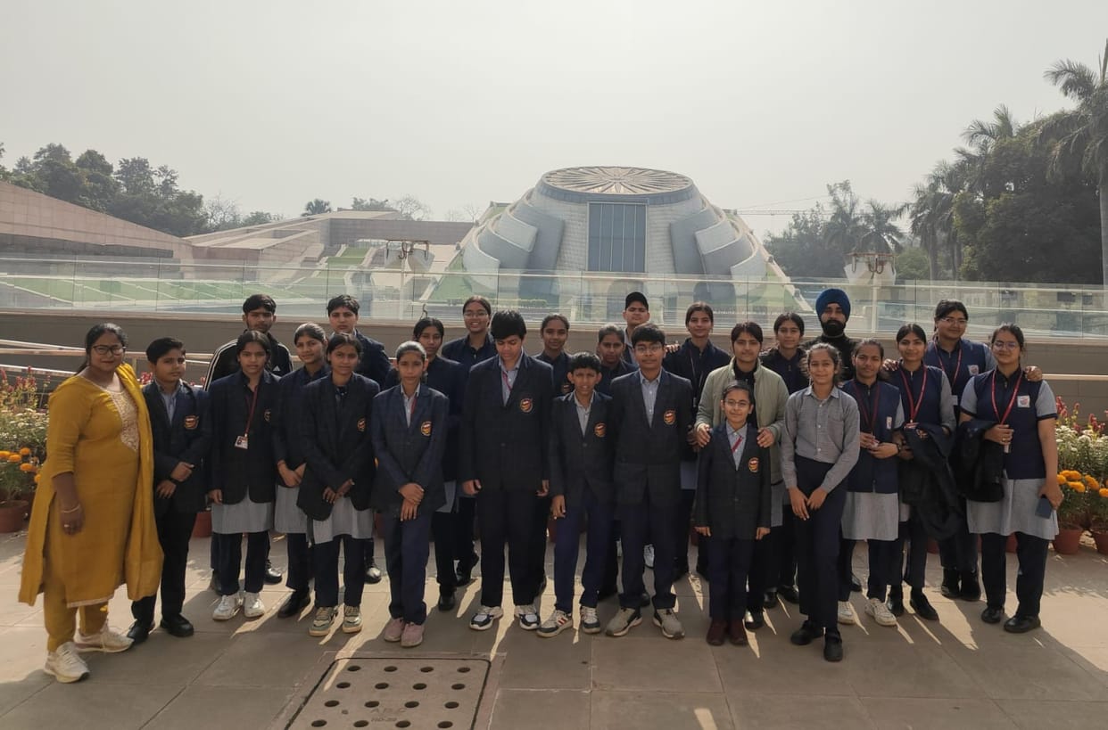 Students went on an educational tour to Delhi
