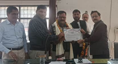 Siddharthnagar News: BLO honored for completing SIR work