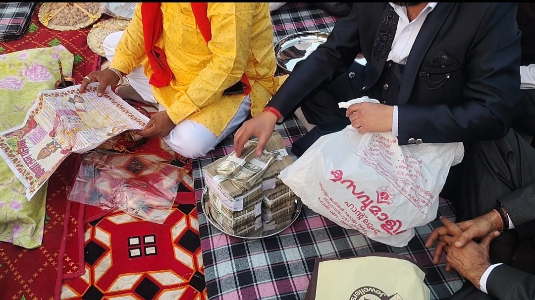 Message given by returning Rs 21 lakh at wedding ceremony