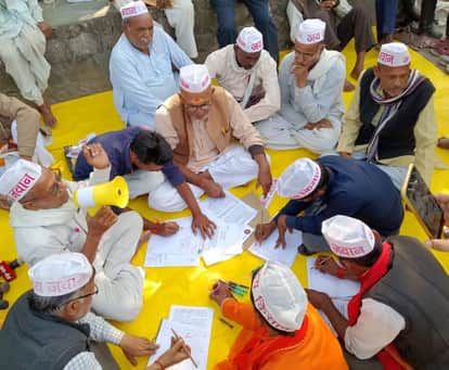 Wrote a letter in blood demanding a CBI inquiry into the crop insurance scam