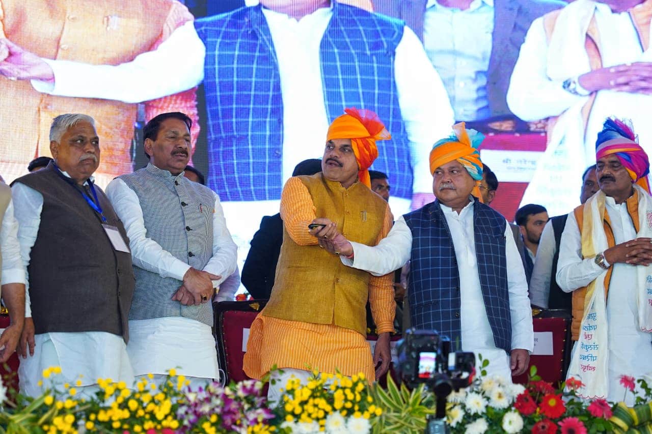 मुरैना पहुंचे मुख्यमंत्री मोहन यादव व अन्य।