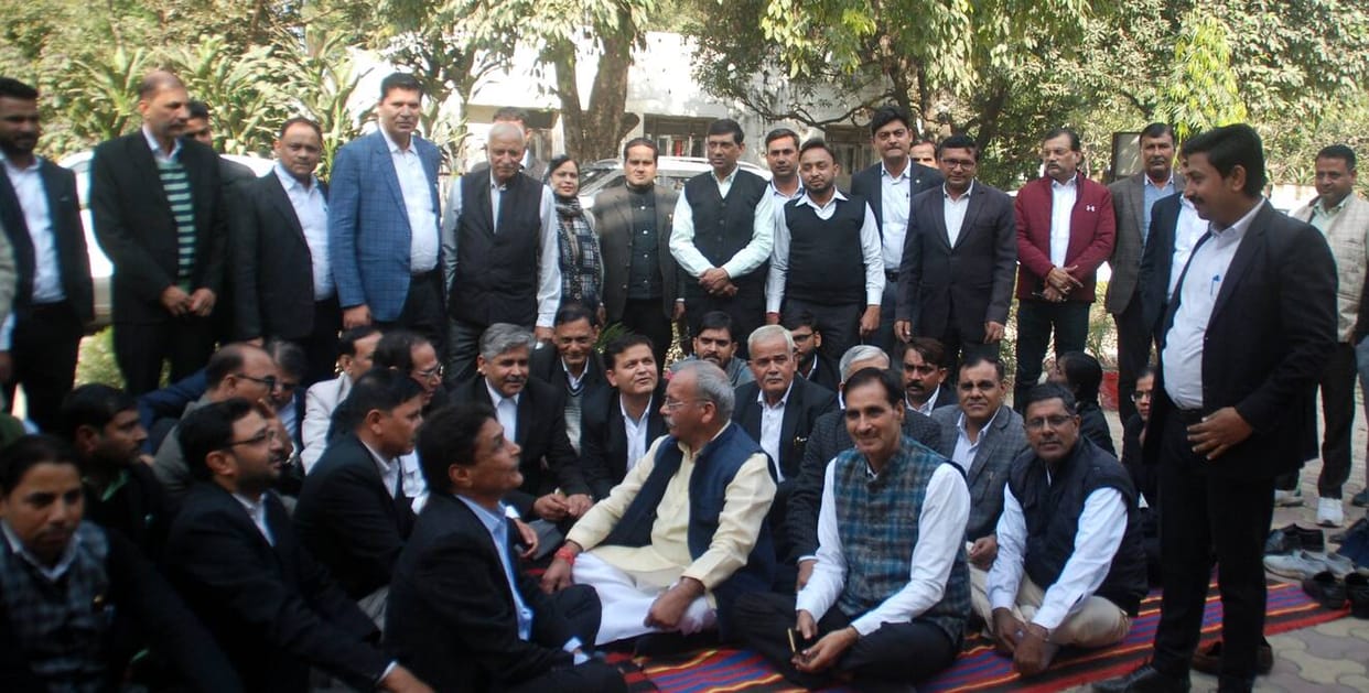 When the lawyers surrounded him, the MP sat on a dharna along with him.