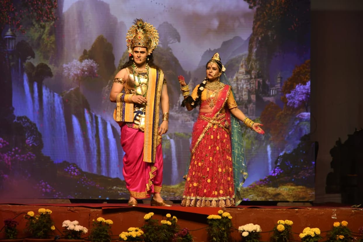 Scenes from Draupadi's disrobing to the Mahabharata war were shown.