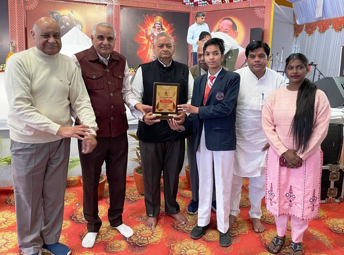 The team of Smt. Kesari Devi Lohia Jairam School stood first in the handwriting competition.