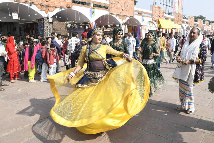 Ghat from Himachal, Dhamali and Rumal dance from Jammu and Kashmir enthralled the audience.