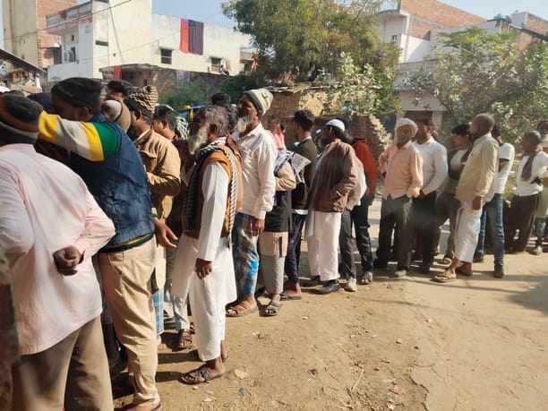 400 bags of urea were distributed among 200 farmers.