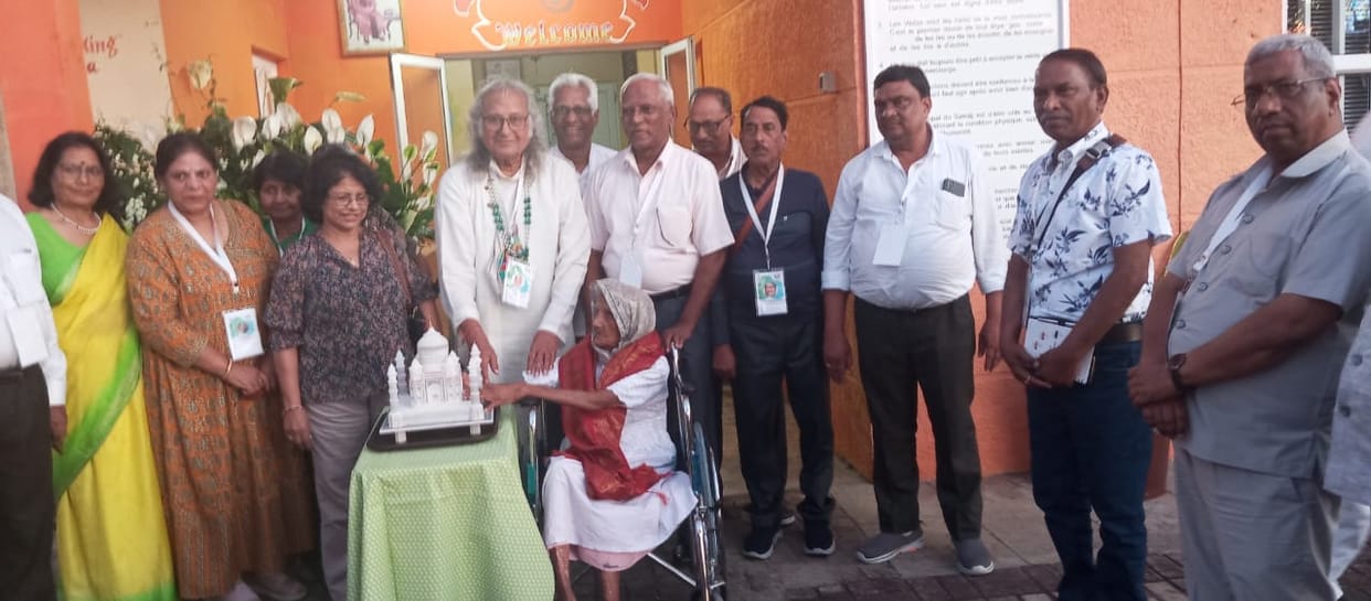 102-year-old woman at Mauritius ashram gifted replica of Taj Mahal