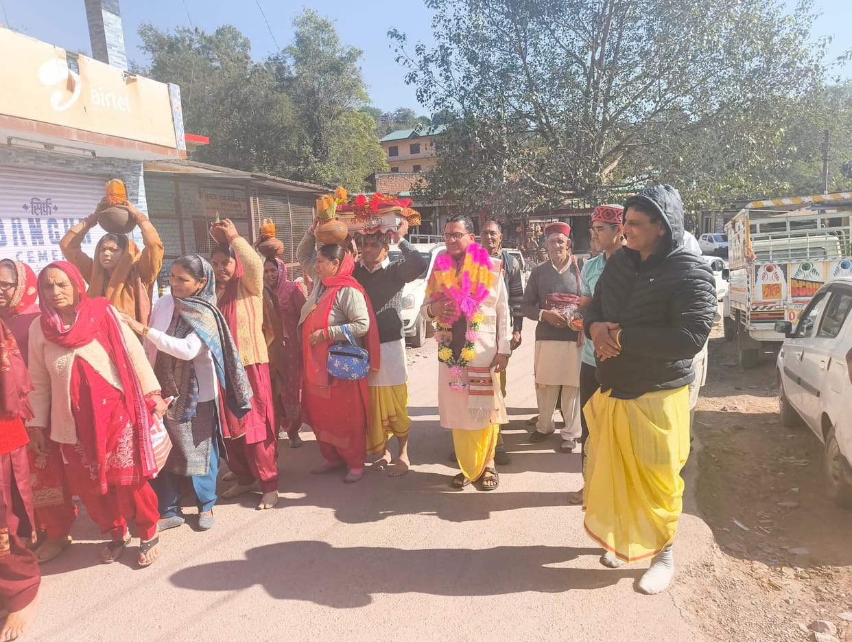 Shrimad Bhagwat Katha started with Kalash Yatra at Mandari Ghat.