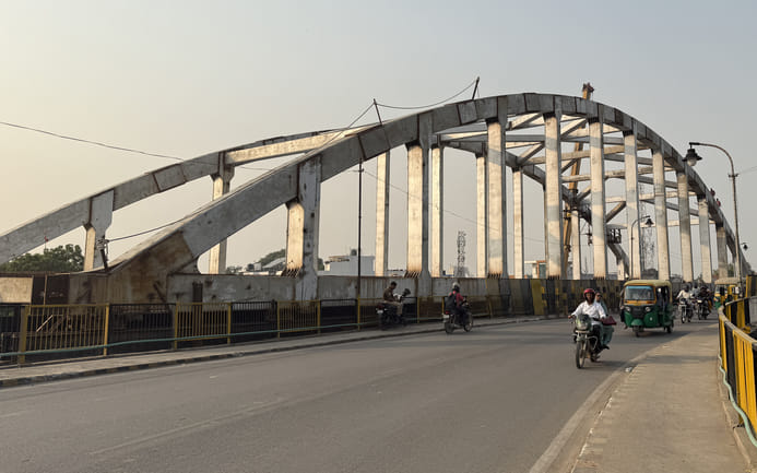 A new experiment in railways... if the length of the bridge is more, it will become arched.