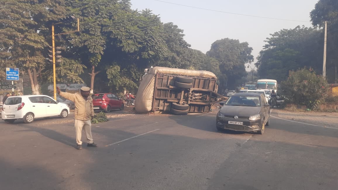 Trolley full of bullets overturned on road, jammed