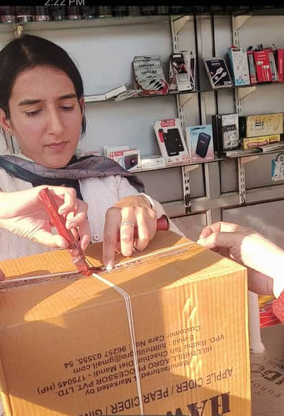 Cigarettes, hookahs, foreign cigars seized in Sambal without warning pictures