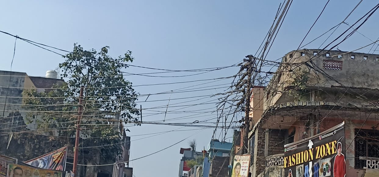 Despite spending 226 crore rupees, there is no relief from hanging and dilapidated wires.