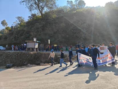 Students gave the message of staying away from drugs through rally.