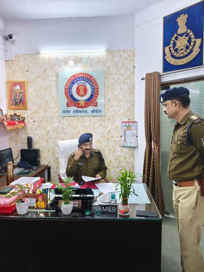 Police Commissioner conducts surprise inspection of three police stations, orders strict checking*