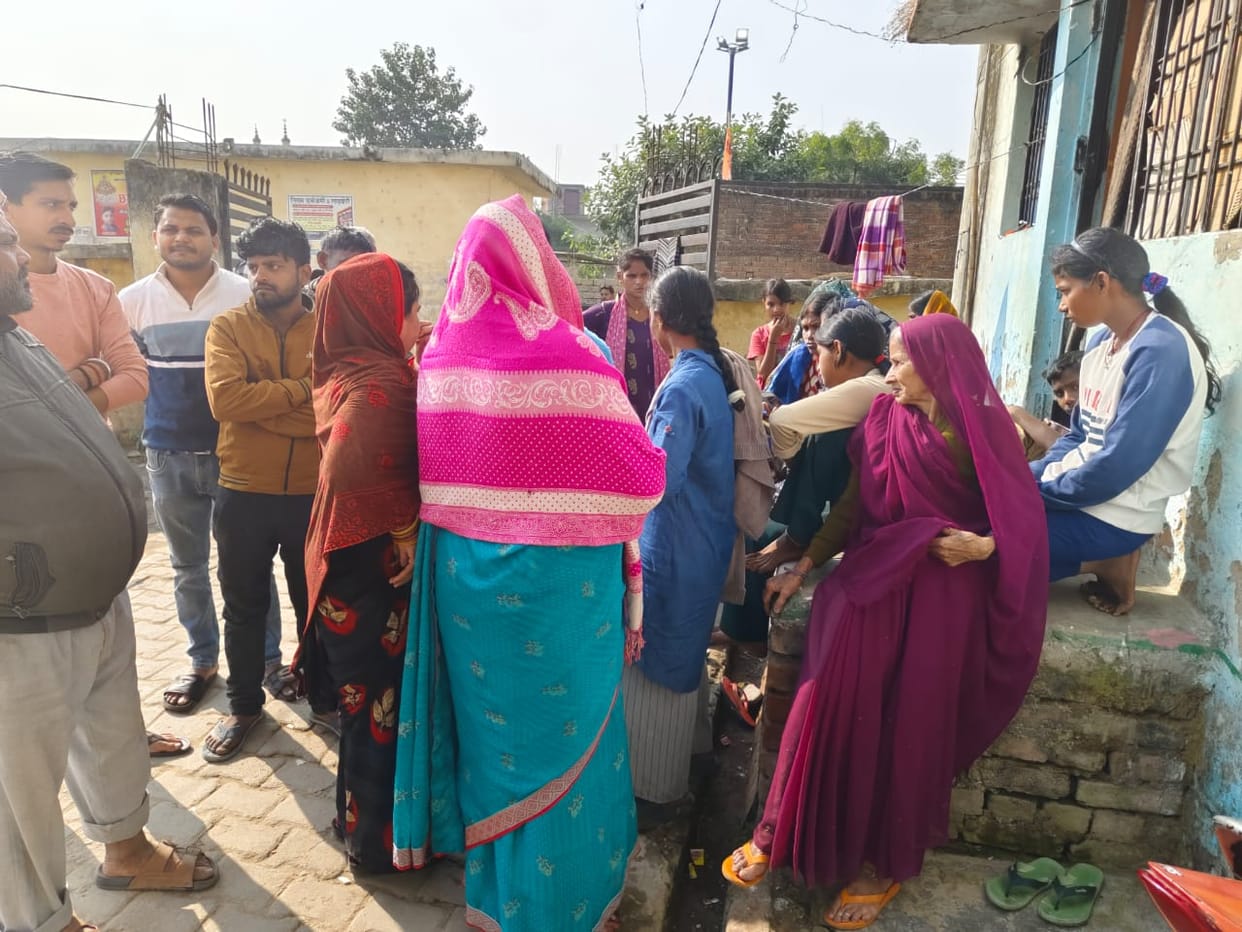 A young man's body was found covered in blood in Aasra Housing Colony, suspicion of murder.