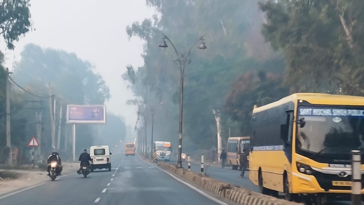 Relief from sunshine during the day, fog prevailed in rural areas