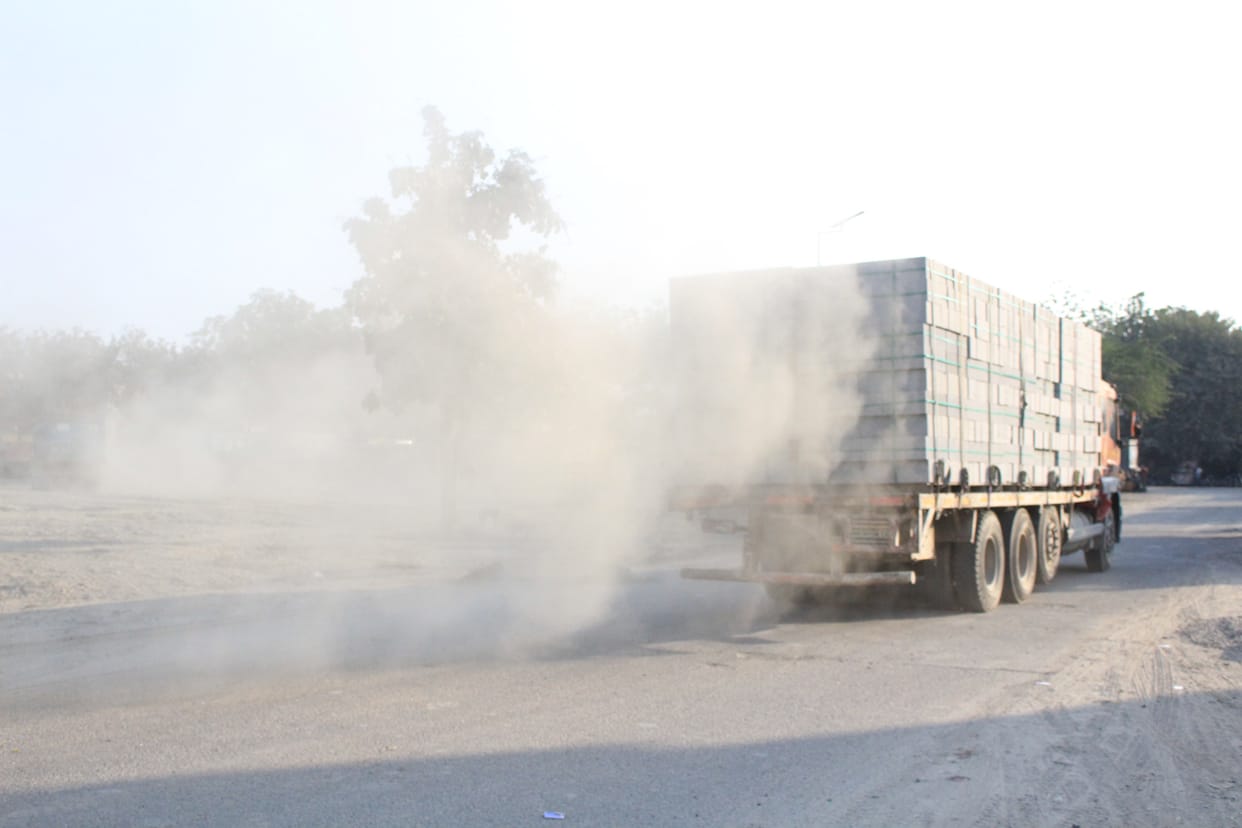 The picture is different from the claim... piles of sand lying open in Sector 4